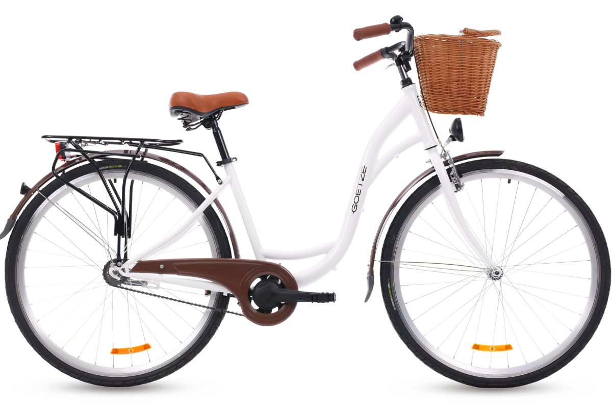 Bijeli bicikl s košarom sprijeda