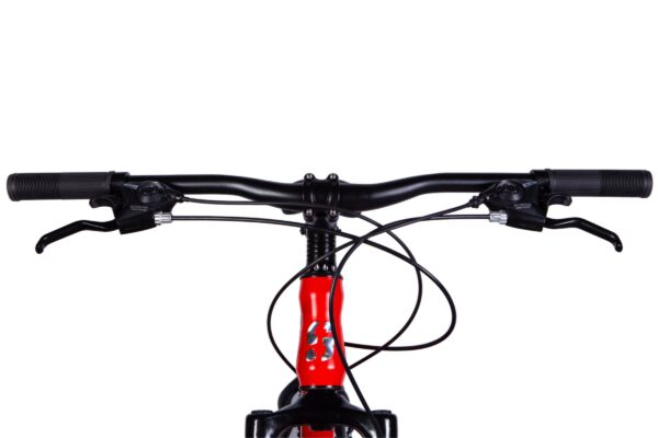 Volan crvenog bicikla s ručkama i kontrolama