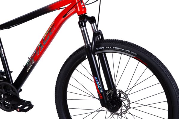 Crveno-crni bicikl, prednji kotač i vilica.