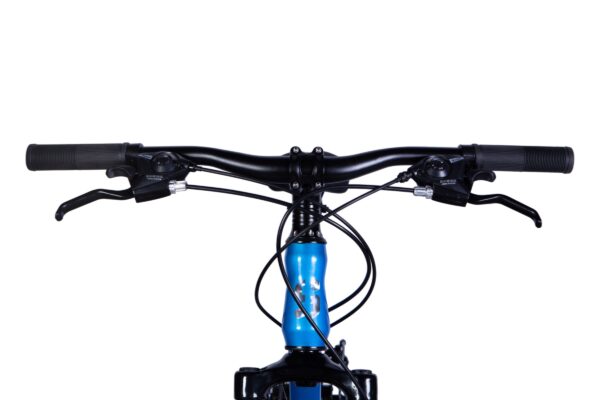 Profil upravljača plavog brdskog bicikla.