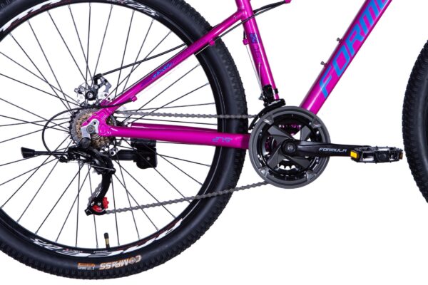 Ružičasti bicikl s kotačima i lancem