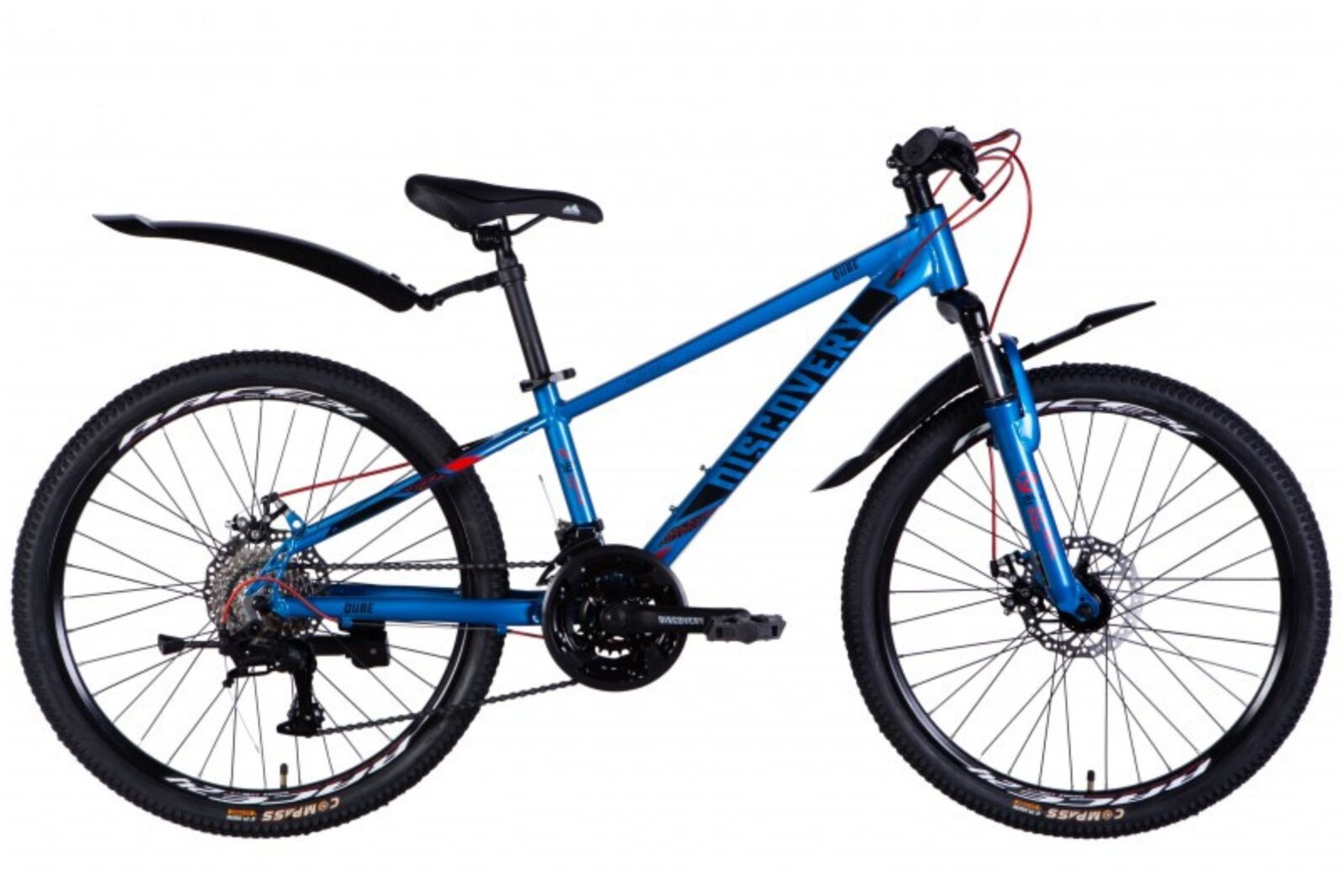 Plavi brdski bicikl s crnim blatobranima.