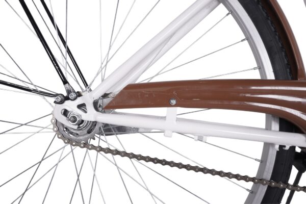 Stražnji kotač bicikla s lancem i blatobranom