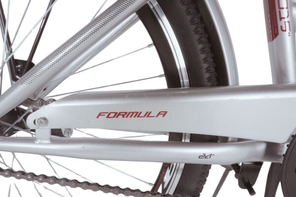 Bicikl s lancem i gumom, natpis 'FORMULA'.